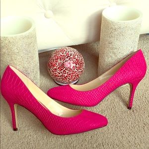 Fuchsia pink alligator imprint Jessica Simpson 👠